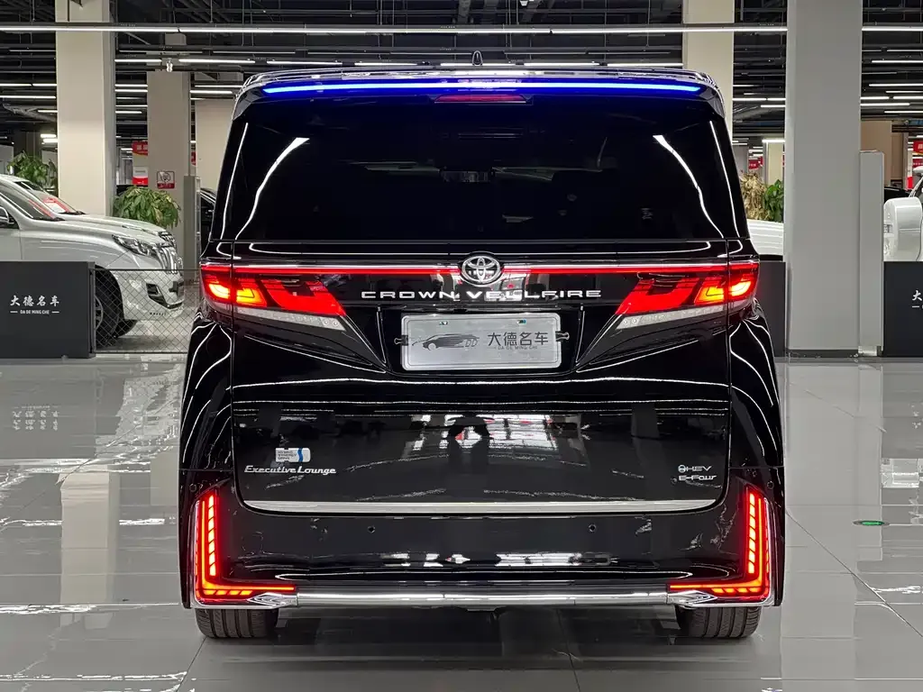 Toyota Vellfire — фото 10