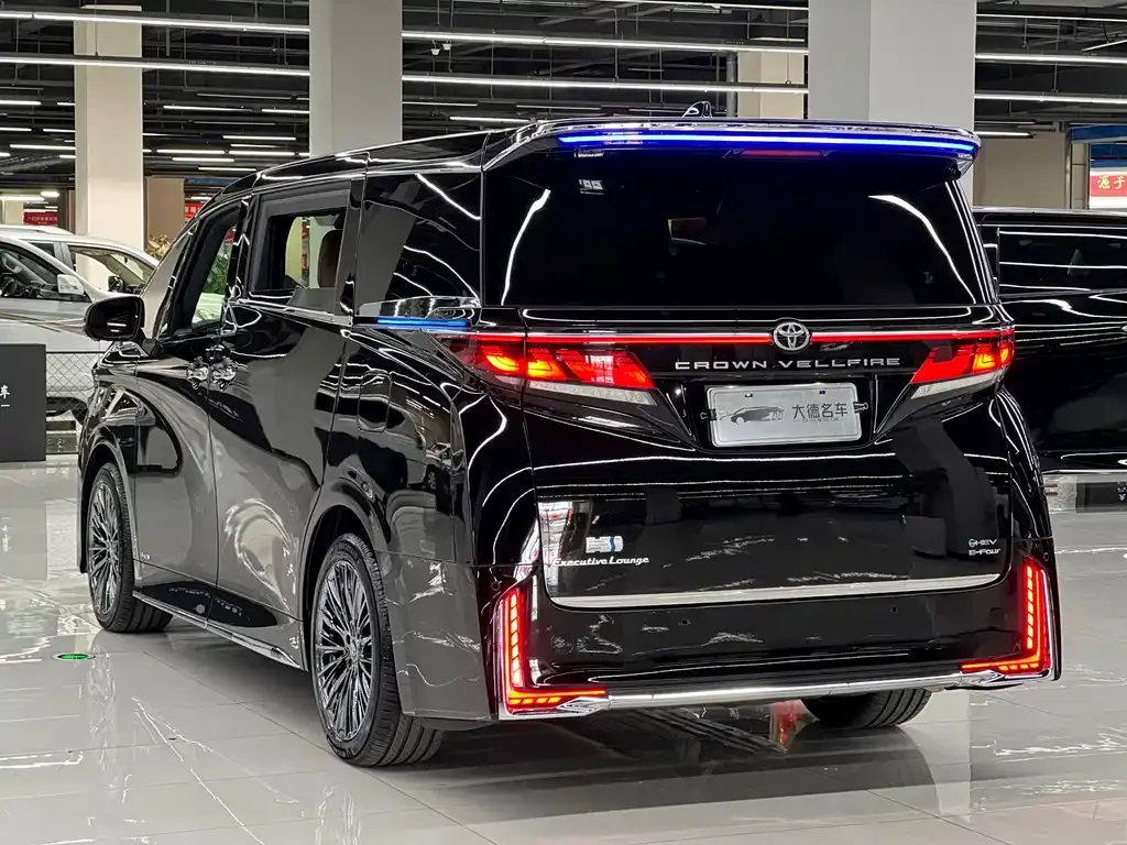 Toyota Vellfire — фото 3
