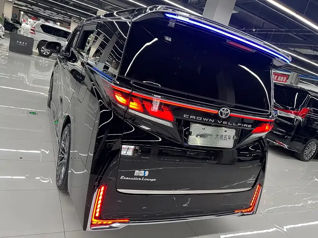 Toyota Vellfire — фото 6