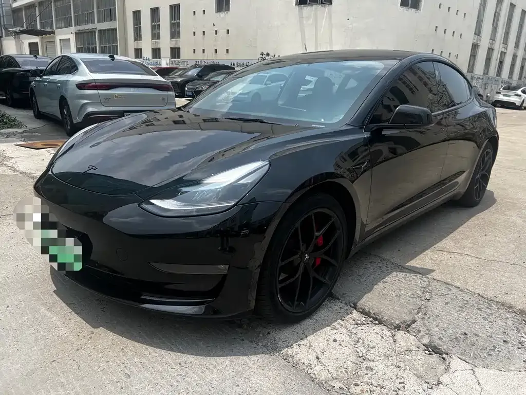 Tesla Model 3 — фото 1
