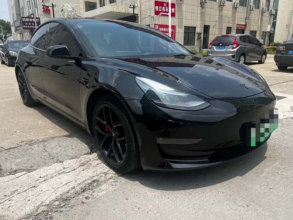 Tesla Model 3 — фото 10