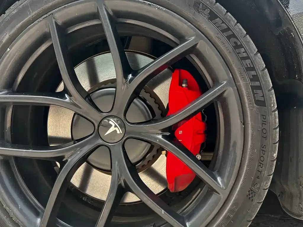Tesla Model 3 — фото 8