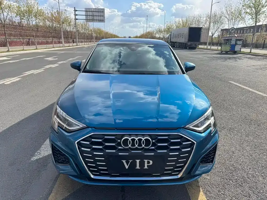 Audi A3 — фото 1