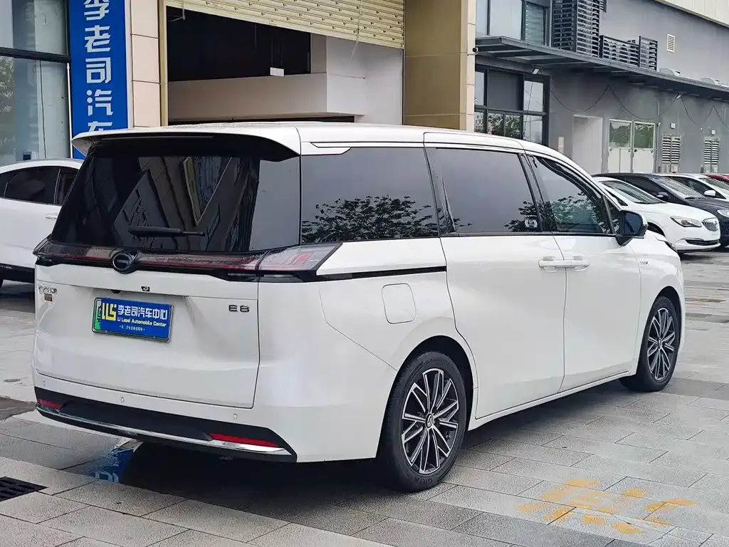 GAC Motor 传祺E8 PHEV — фото 7