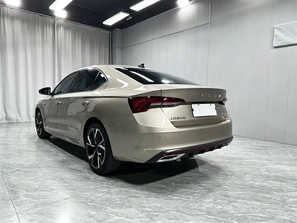 Skoda Octavia — фото 4