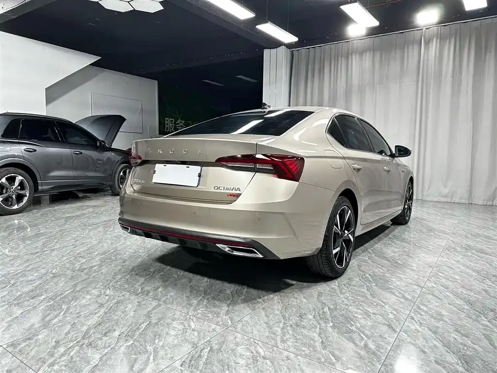 Skoda Octavia — фото 9