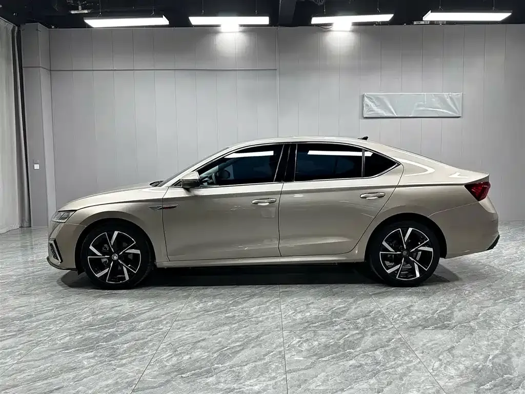 Skoda Octavia — фото 2