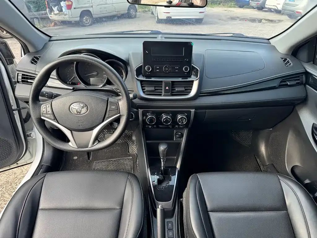 Toyota Yaris L — фото 8