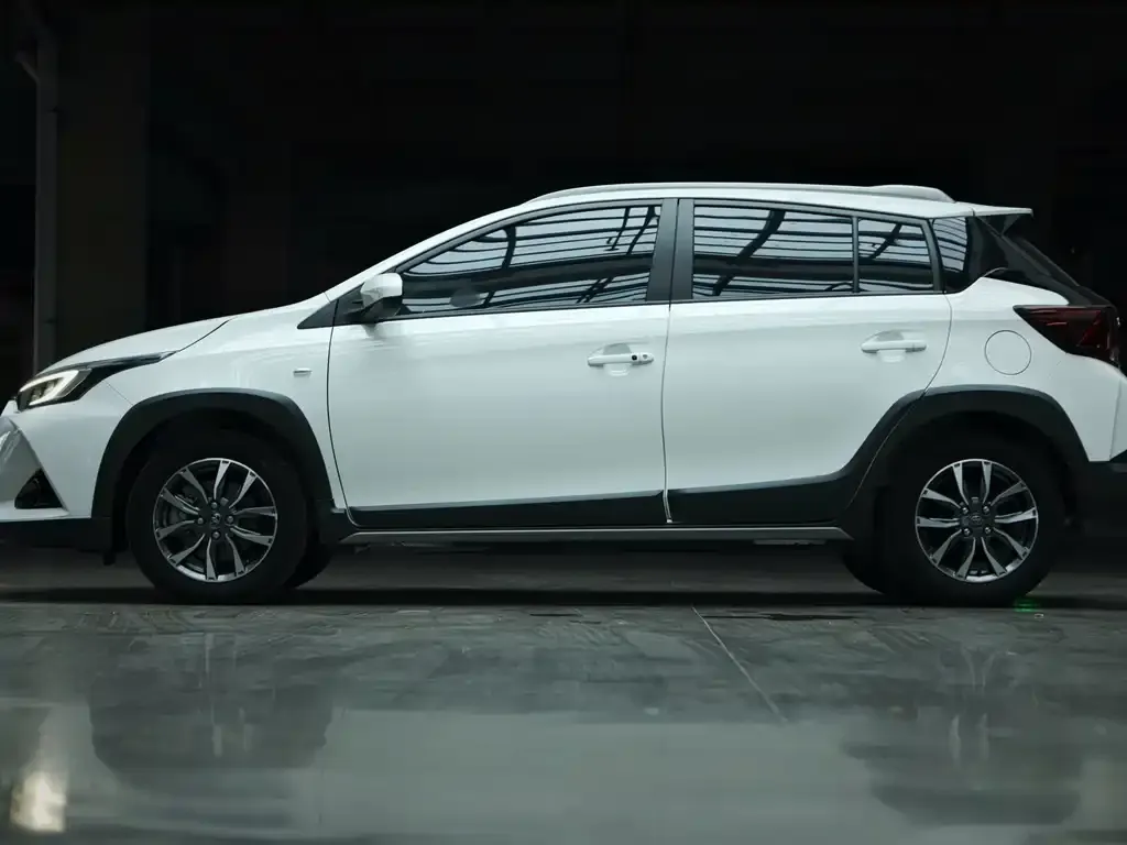 Toyota Yaris L — фото 3