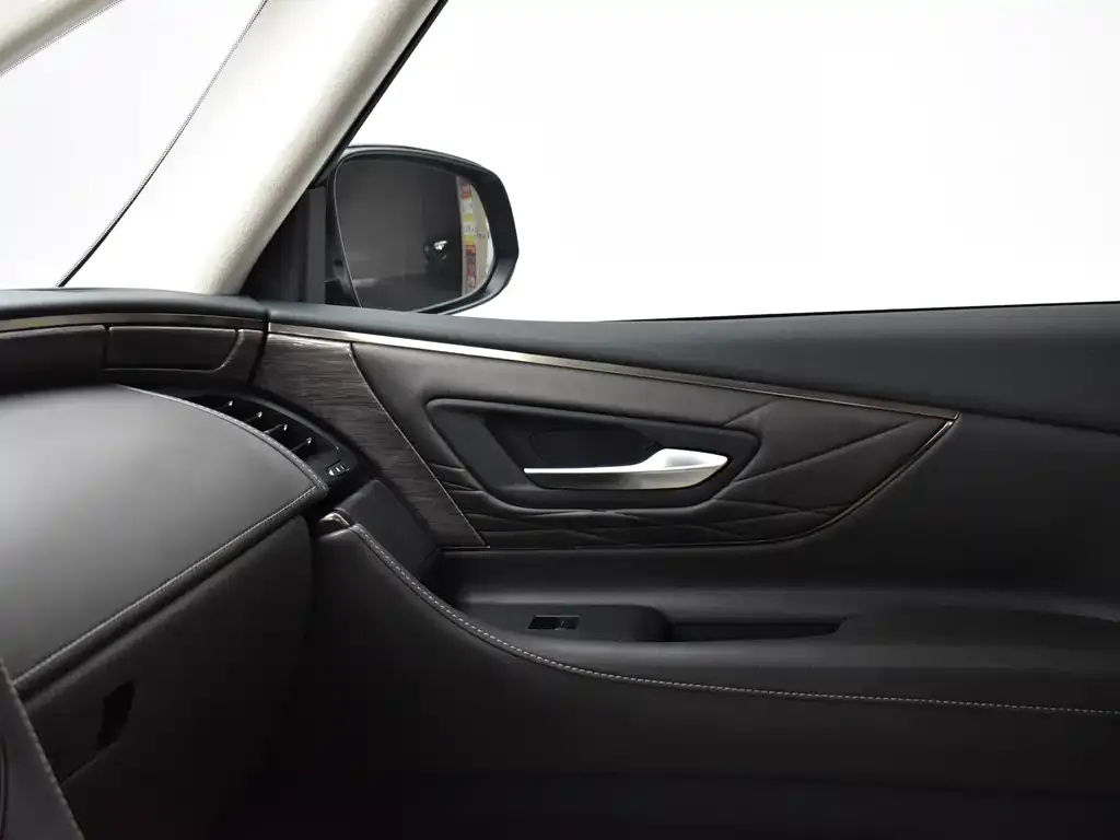 Toyota Alphard — фото 10