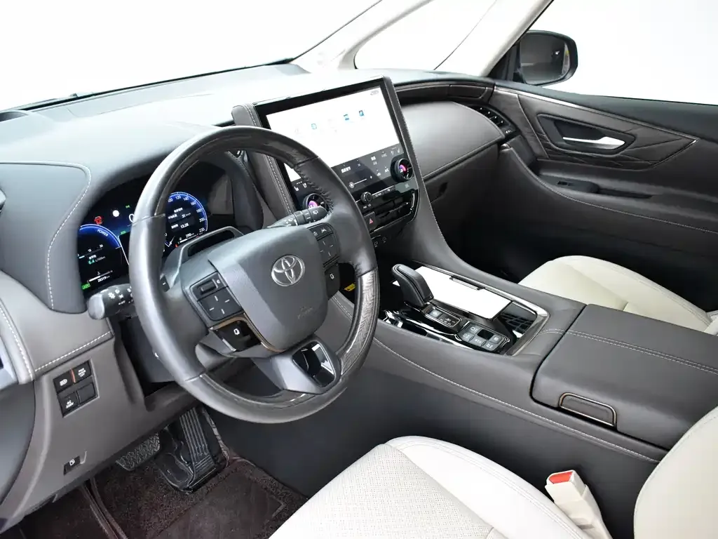 Toyota Alphard — фото 3