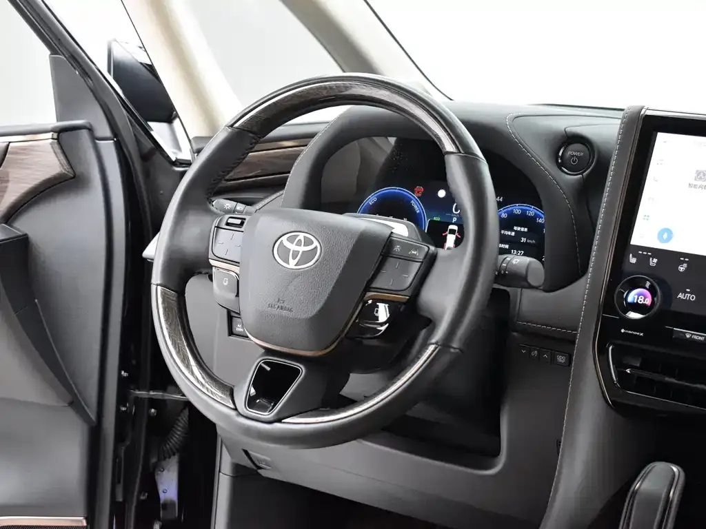 Toyota Alphard — фото 9