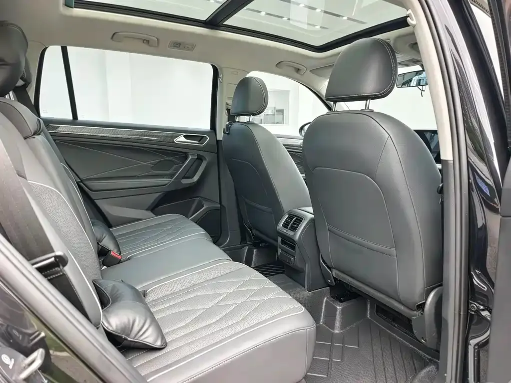 Volkswagen Tiguan L — фото 6