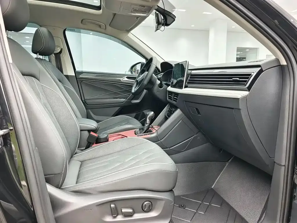 Volkswagen Tiguan L — фото 4
