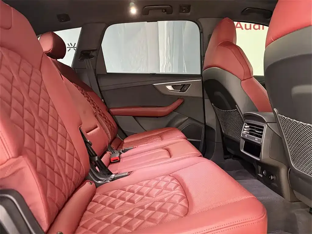 Audi SQ7 2024 из CN, фото 8