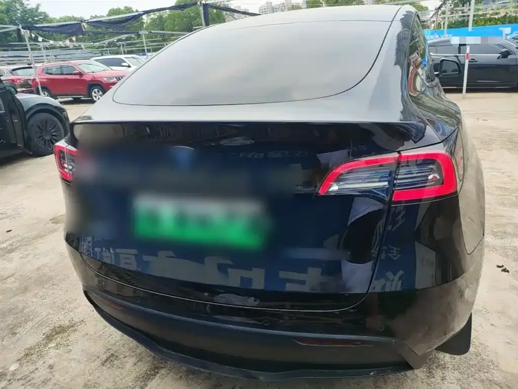 Tesla Model Y — фото 8