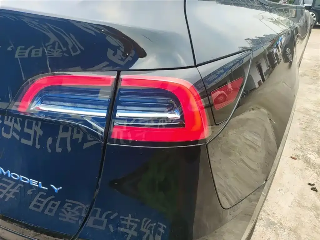 Tesla Model Y — фото 5