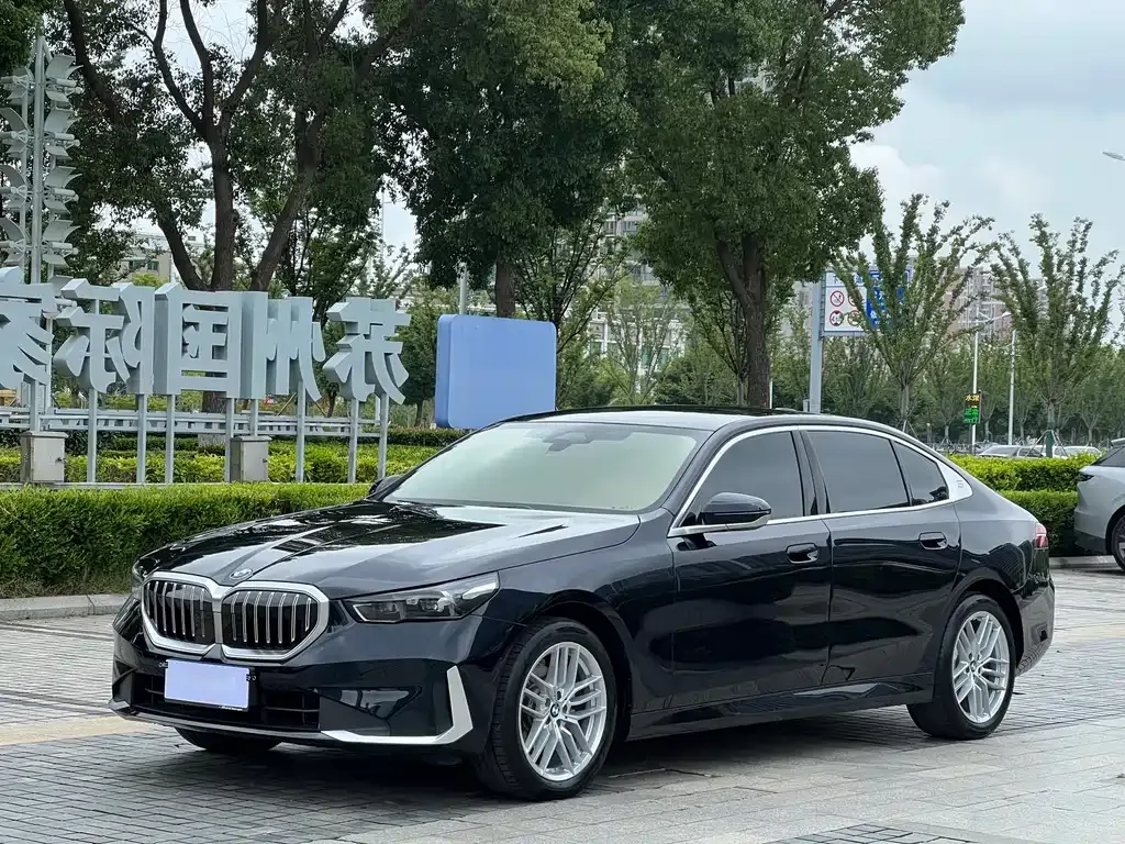 BMW 5 Series — фото 1