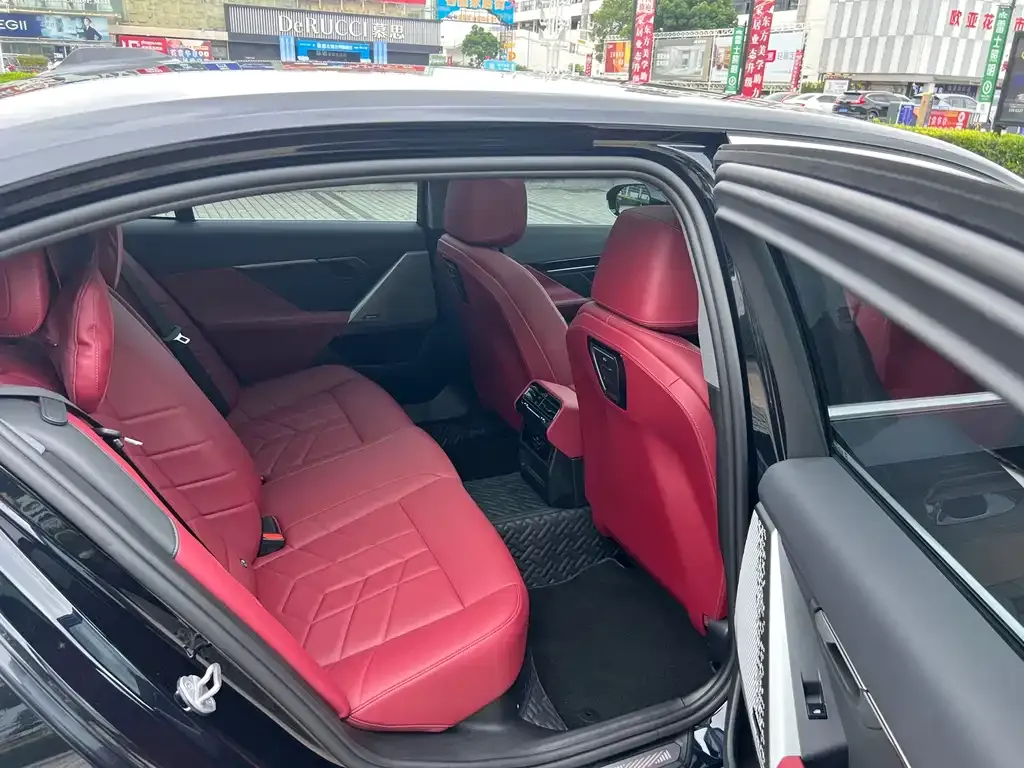 BMW 5 Series — фото 10