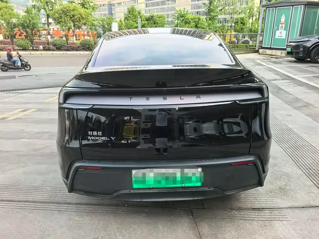 Tesla Model Y — фото 7