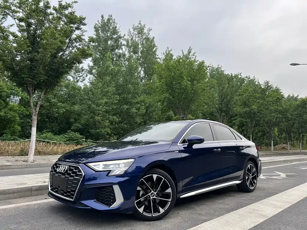 Audi A3 — фото 1