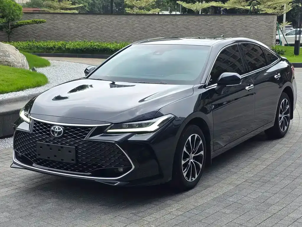 Toyota Avalon — фото 1