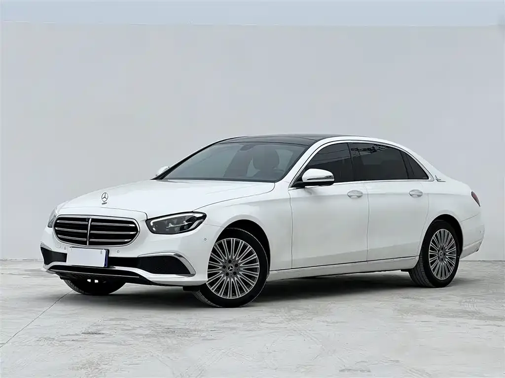 Mercedes-Benz E-Class — фото 1