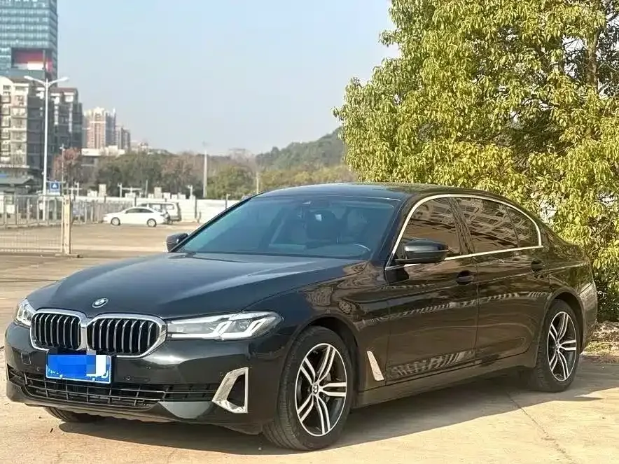 BMW 5 Series — фото 1