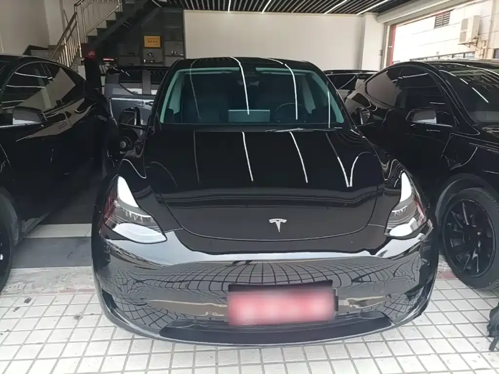 Tesla Model Y — фото 10