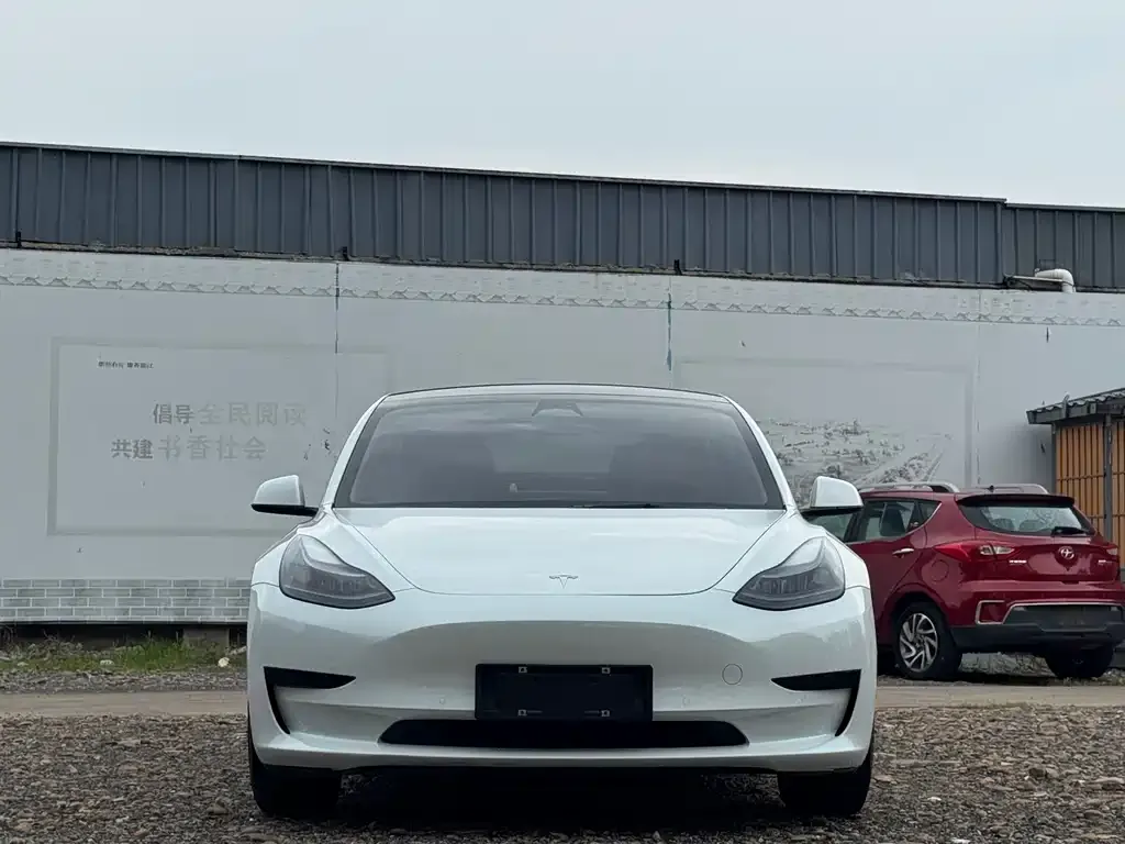 Tesla Model 3 — фото 4