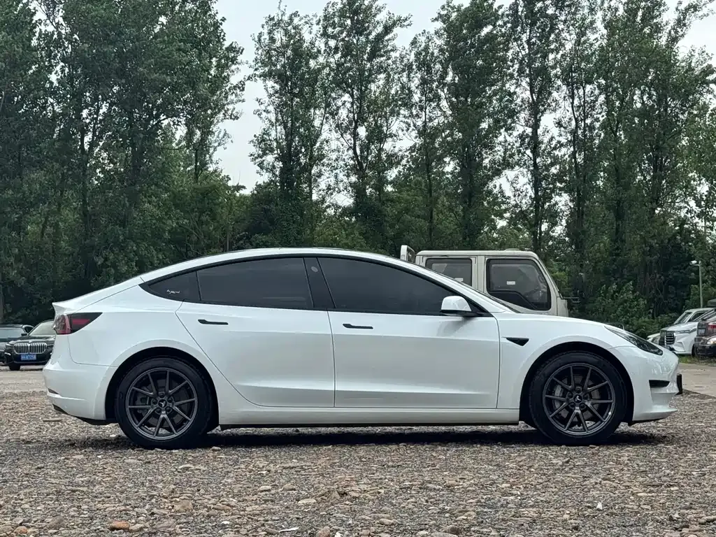 Tesla Model 3 — фото 7