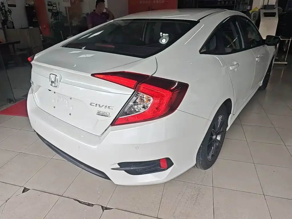 Honda Civic — фото 7