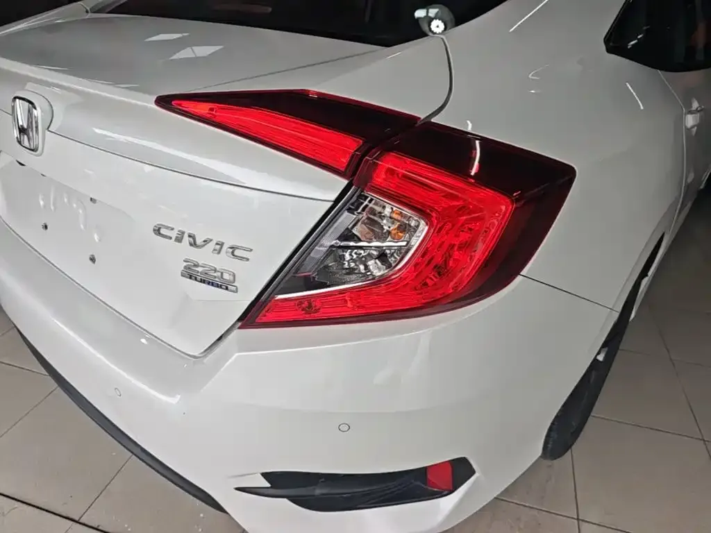 Honda Civic — фото 8