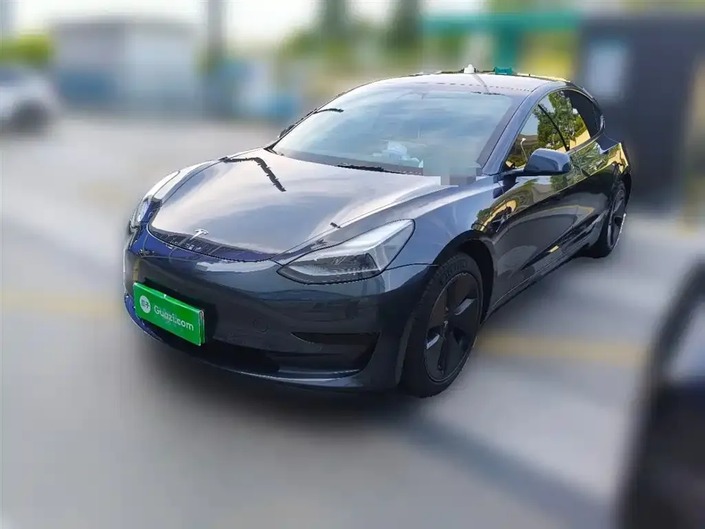 Tesla Model 3 — фото 1