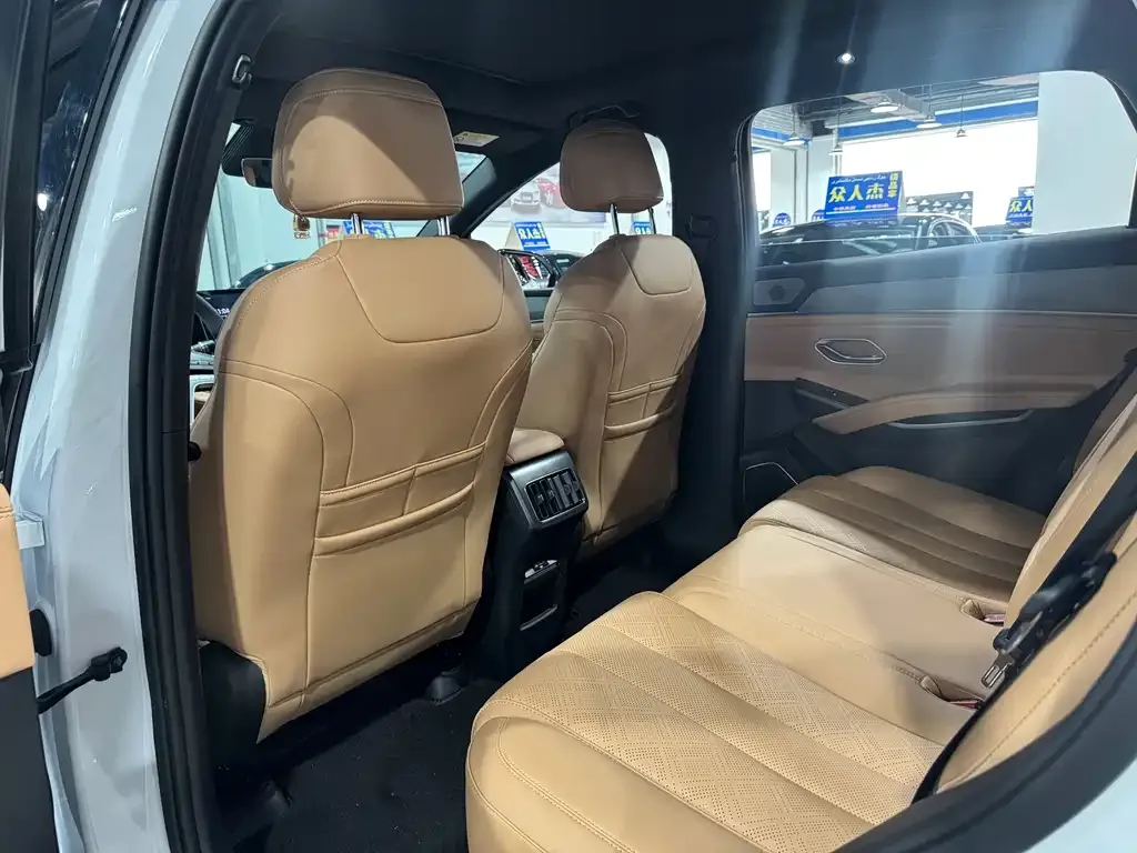 BYD L DM-i — фото 6