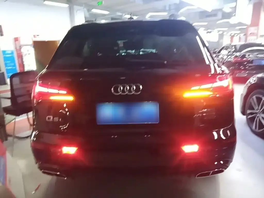 Audi Q5L — фото 6