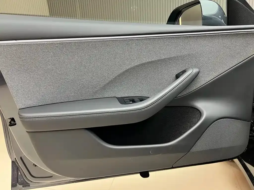 Tesla Model 3 — фото 4