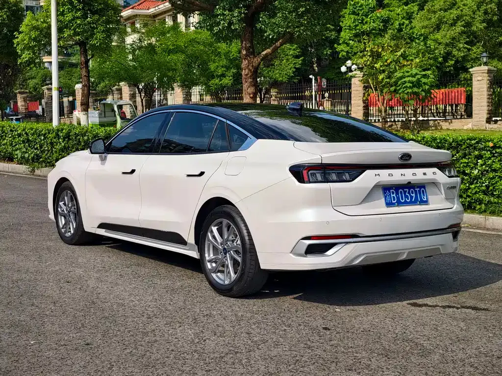 Ford Mondeo — фото 8