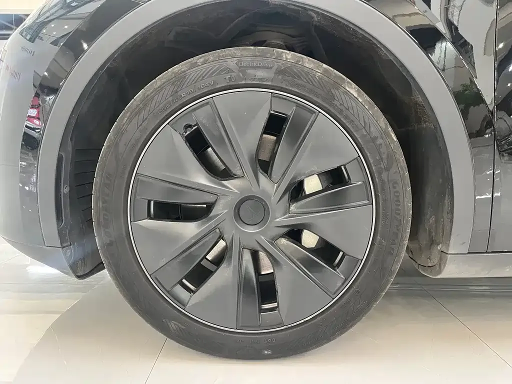 Tesla Model Y — фото 5