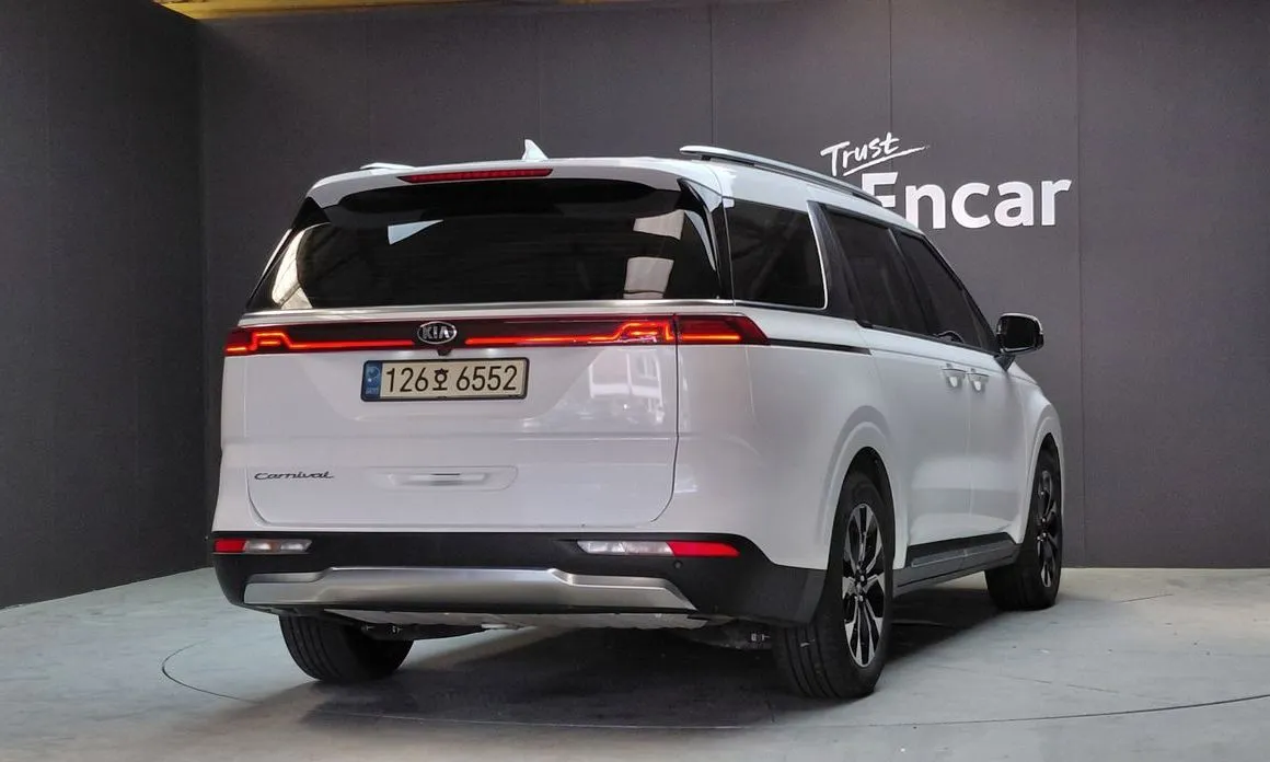 Kia Carnival — фото 8