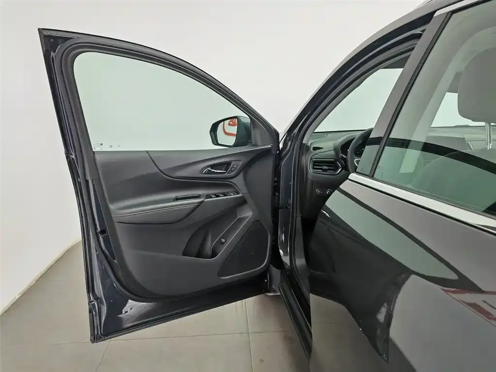 Chevrolet Equinox 2023 из CN, фото 2