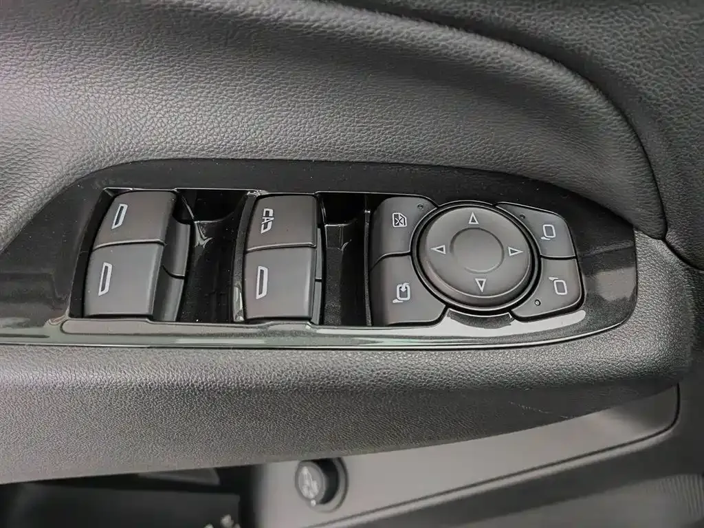 Chevrolet Equinox 2023 из CN, фото 6