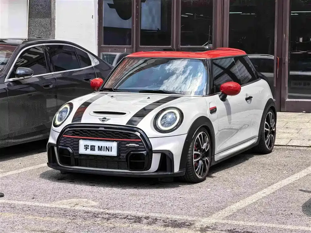 MINI JCW (John Cooper Works) — фото 1