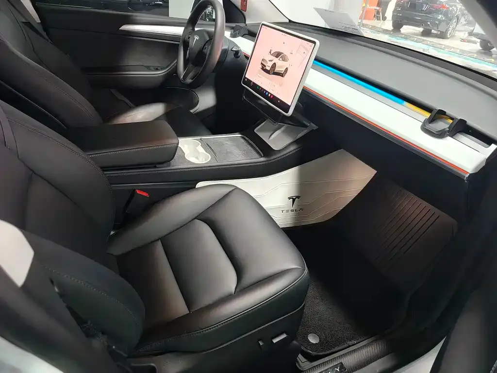 Tesla Model Y — фото 3