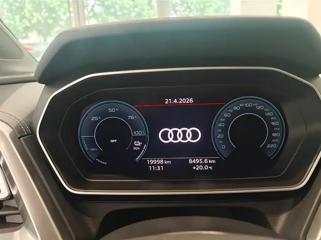 Audi Q4 e-tron — фото 2