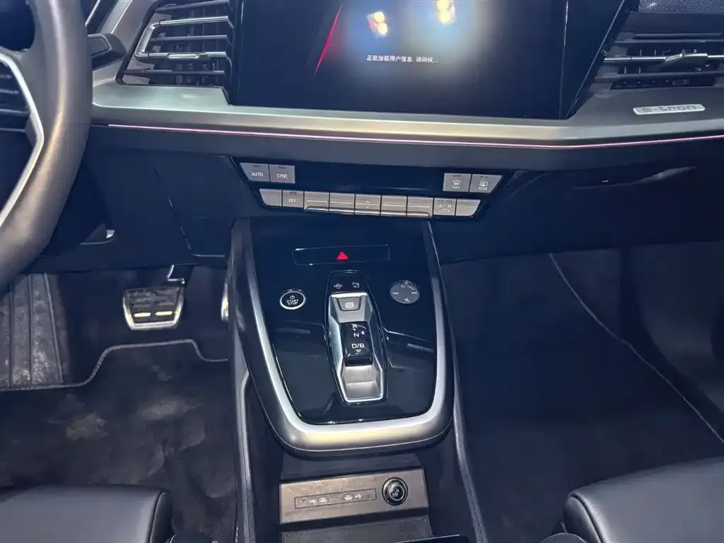 Audi Q4 e-tron — фото 3