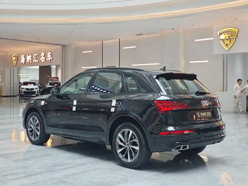 Audi Q5L — фото 5