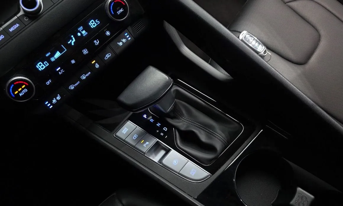Hyundai AVANTE 2023 из KR, фото 6