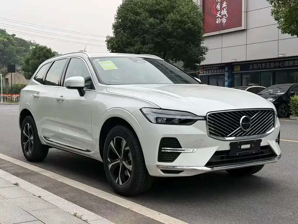 Volvo XC60 — фото 8