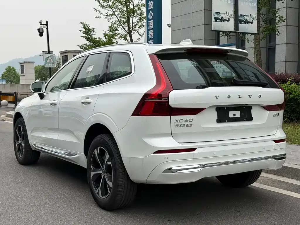 Volvo XC60 — фото 7